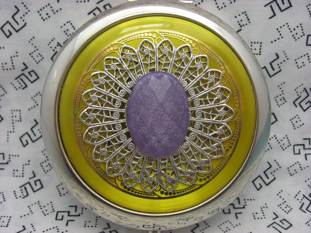 Compact Mirror Golden Girl